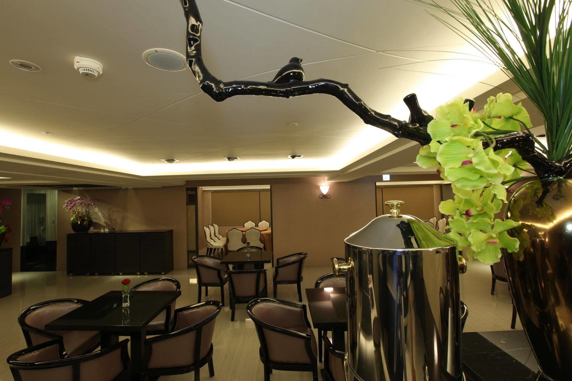 Nest Hotel Kaohsiung Exterior foto